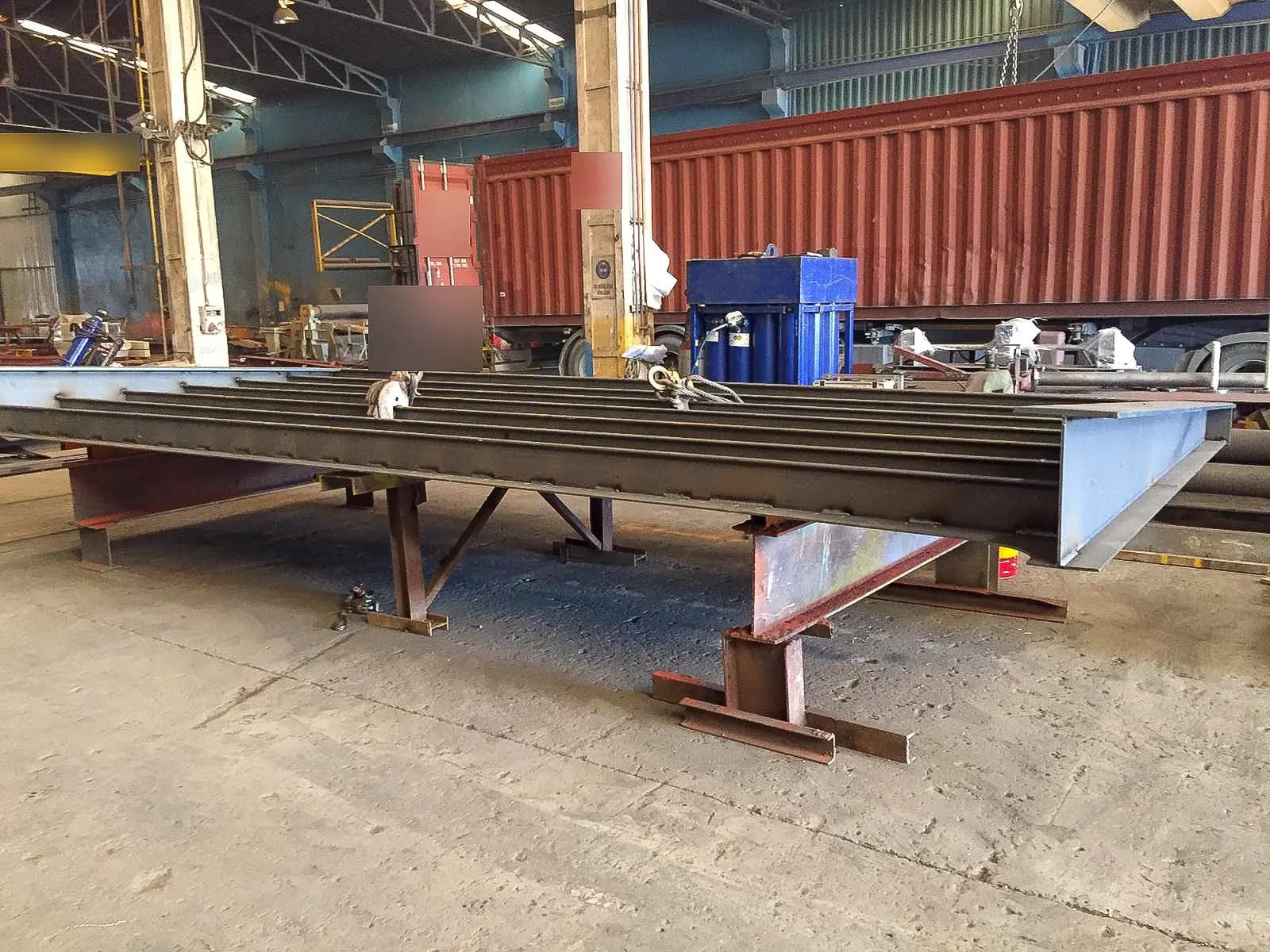 Welded box-section steel assembly